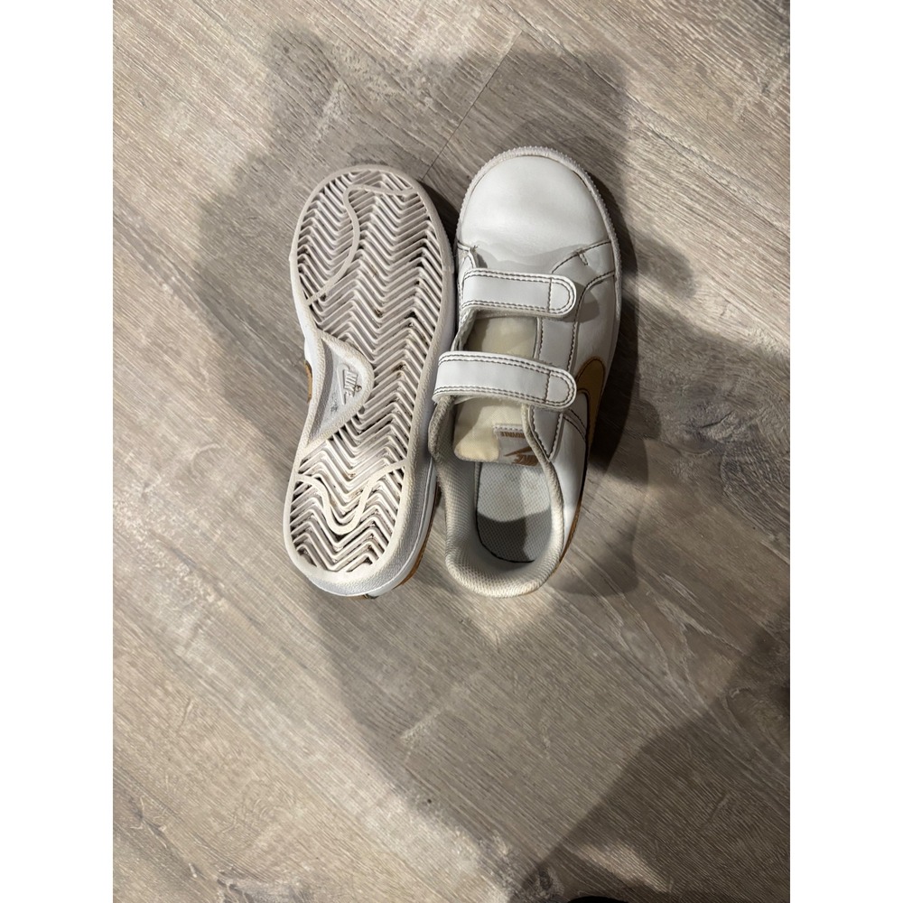 Nike Court Royale Sneakers White Gold Hook and Loop Strap Youth Size 1.5 - Picture 4 of 8